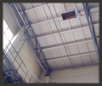 Montage der Deckenheizung der Firma SCHWANK in Halle 21 bei einer Industriefirma in Rathenow